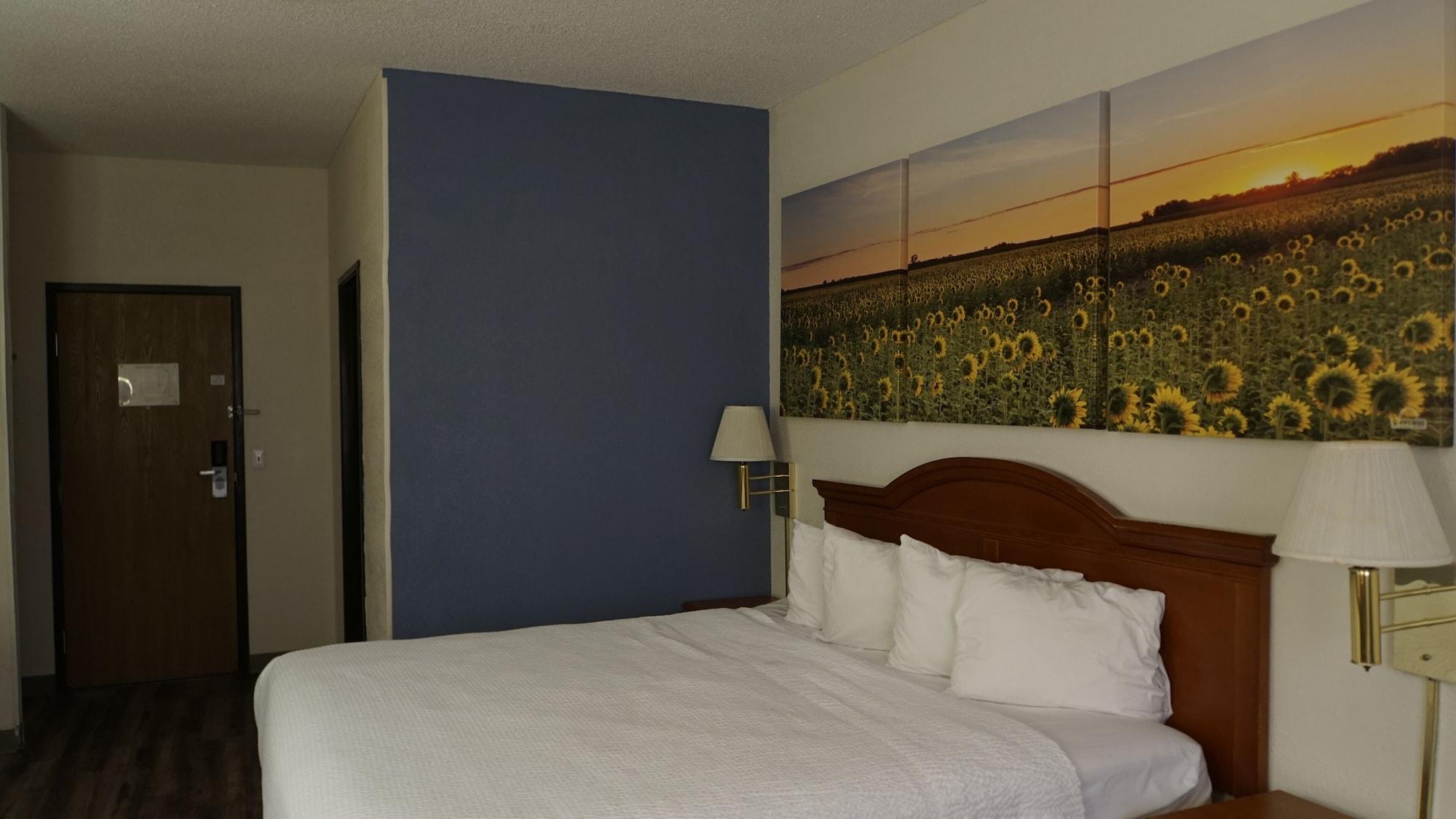 Days Inn By Wyndham Topeka Kültér fotó