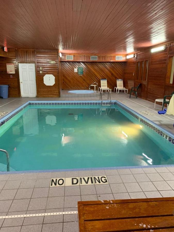 Days Inn By Wyndham Topeka Kültér fotó