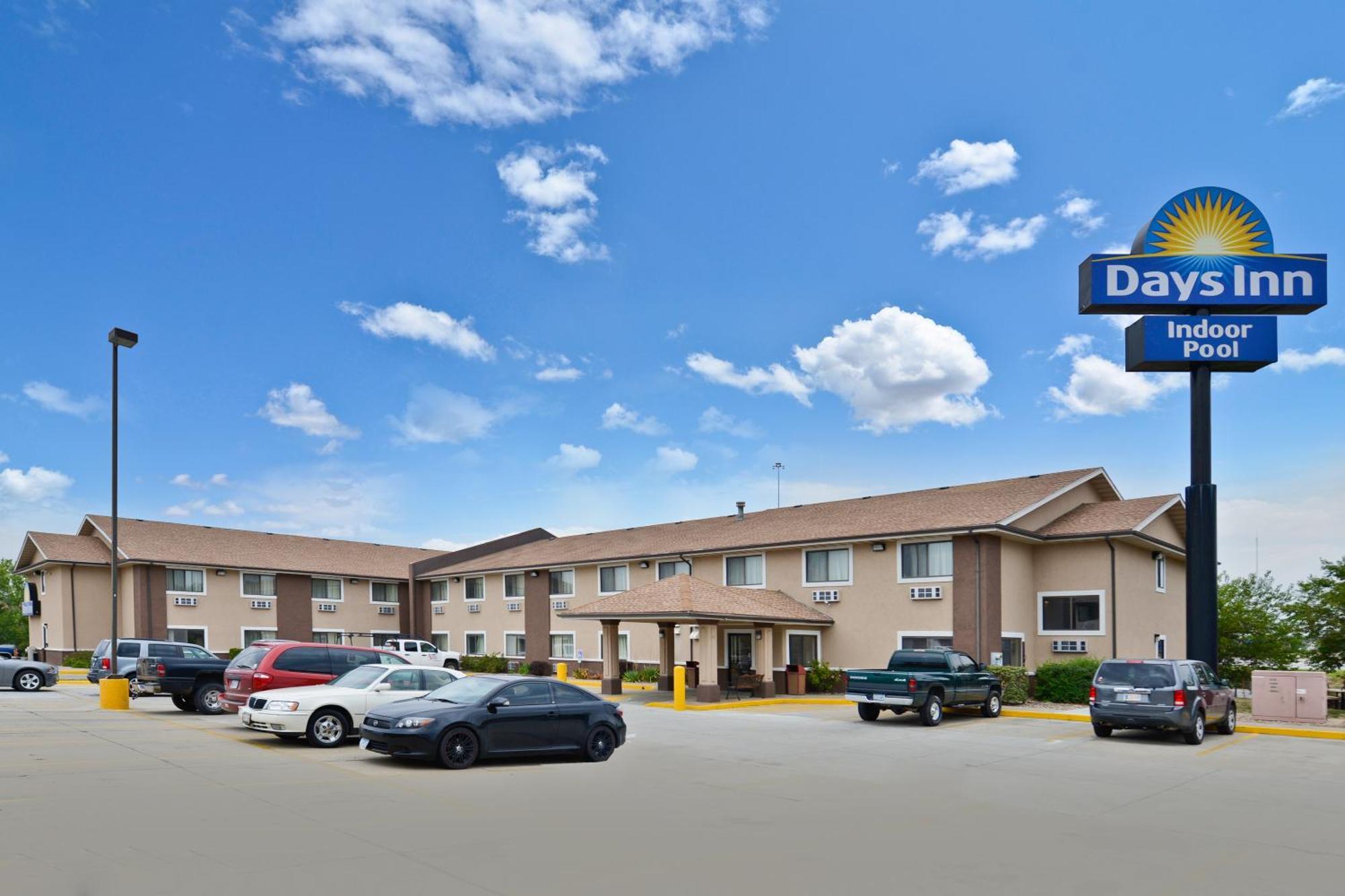 Days Inn By Wyndham Topeka Kültér fotó