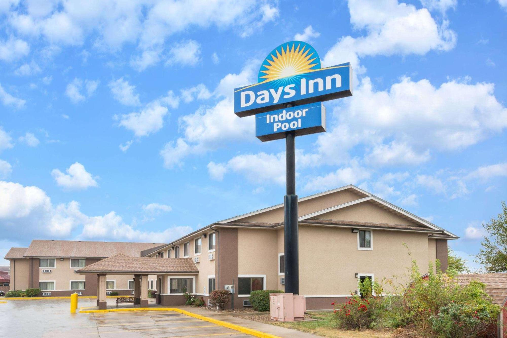 Days Inn By Wyndham Topeka Kültér fotó