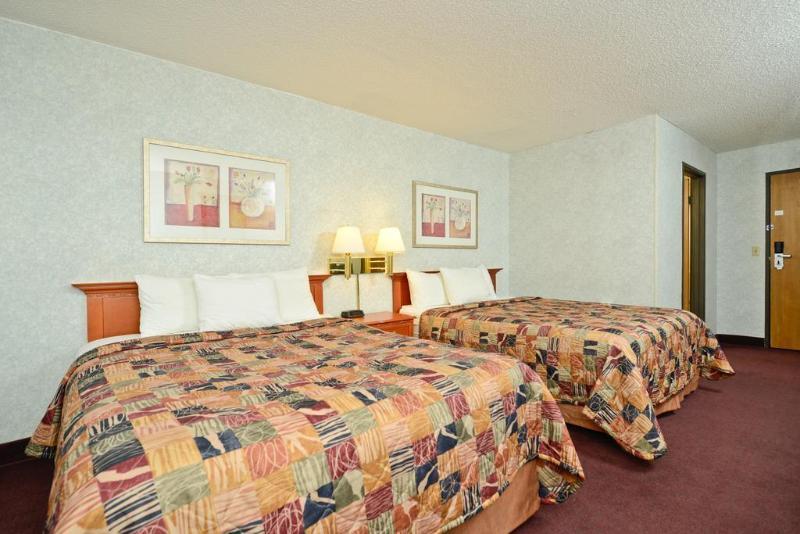 Days Inn By Wyndham Topeka Kültér fotó
